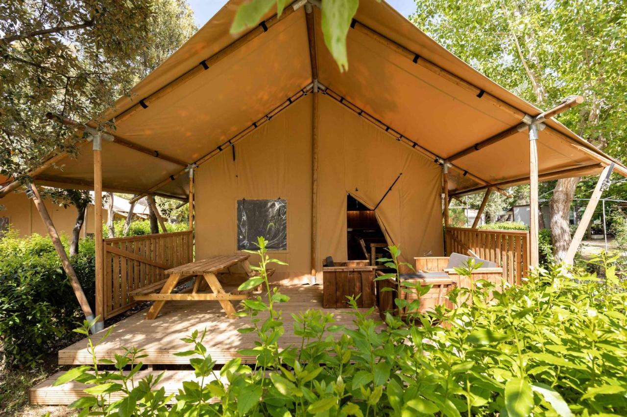 Camping Campo Dei Fiori Vada Bagian luar foto